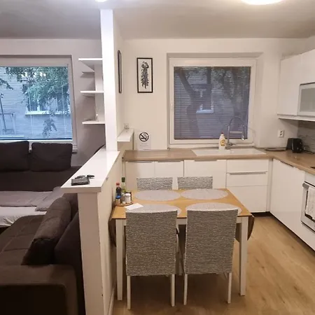 Daire Family Apartman V Centre Mesta